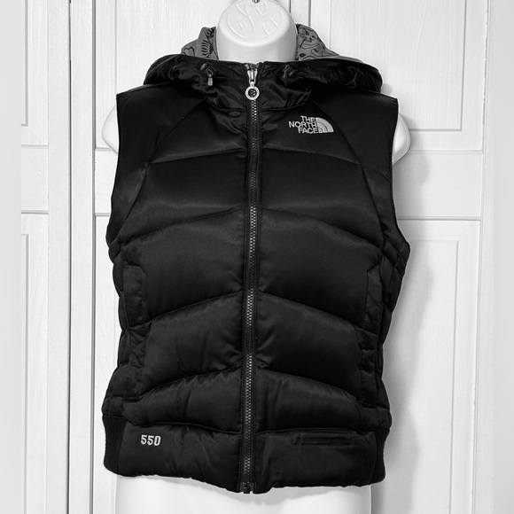 The North Face 550 Down Hooded Puffer Vest with fur trim (Size Small) - Picture 3 of 9